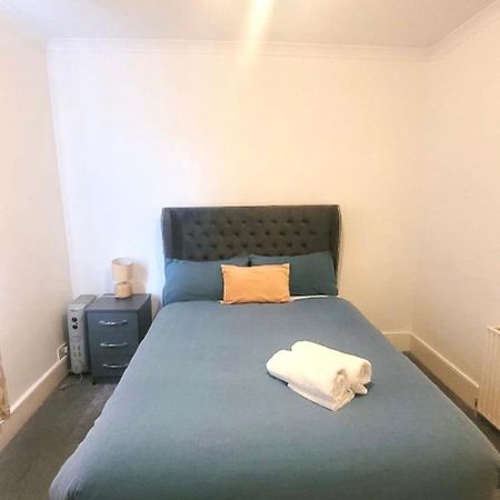 Two Bedroom Flat In London Bagian luar foto